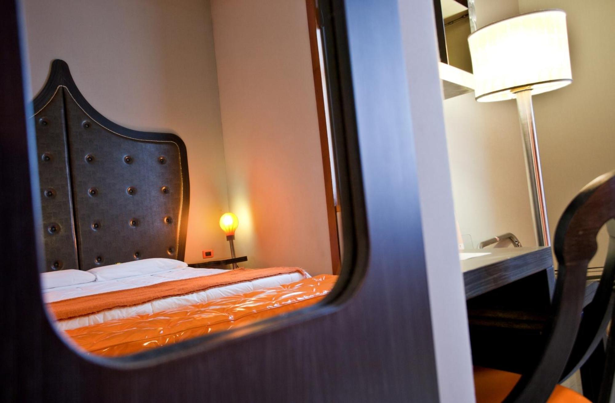 Orange Hotel — Bilder 2